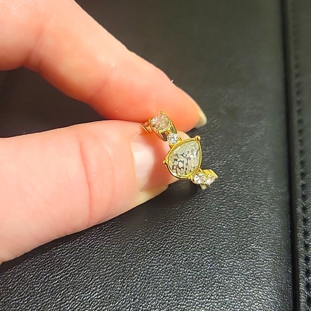 ST bath bomb Golden abstract ring, size 6